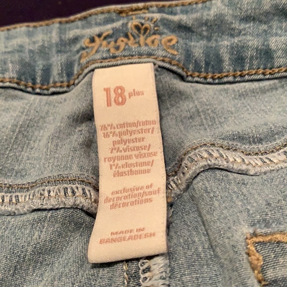 ✨𝐶𝑢𝑡𝑒 𝐿𝑖𝑔ℎ𝑡 𝑊𝑎𝑠ℎ 𝑆ℎ𝑜𝑟𝑡𝑠✨ - Picture 4 of 5